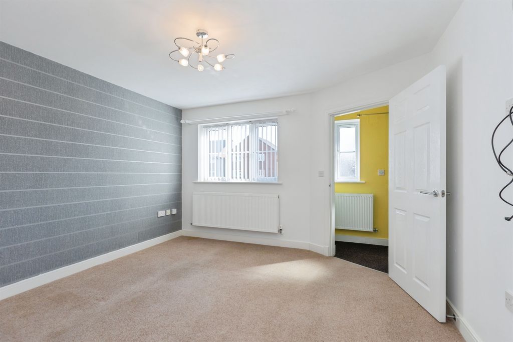 Property photo 3 of 18