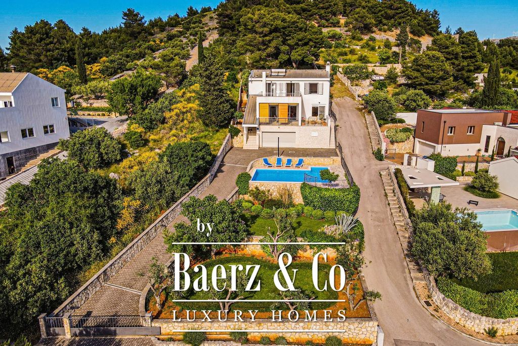 Property photo 2 of 35