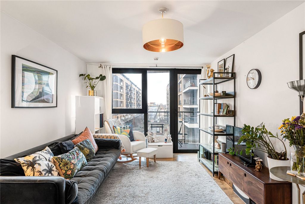 Property photo 1 of 18 Reception Room