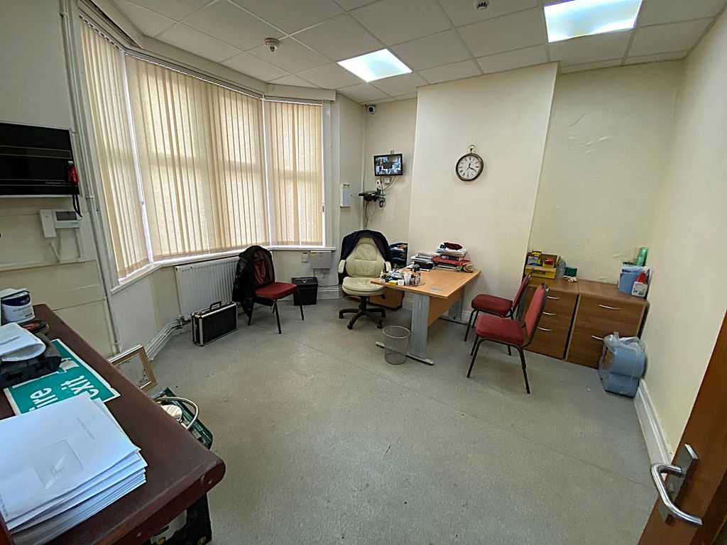 Property photo 3 of 34