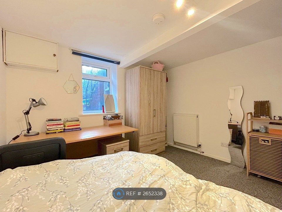 Property photo 2 of 5 Bedroom