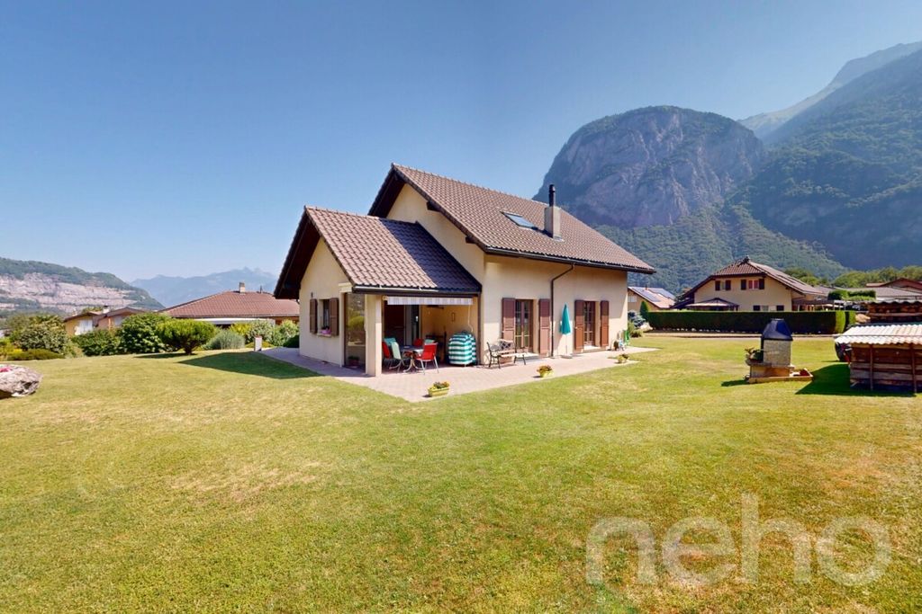 Property photo 1 of 12