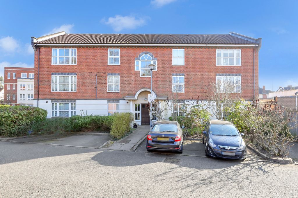 Property photo 1 of 18 Photo 17