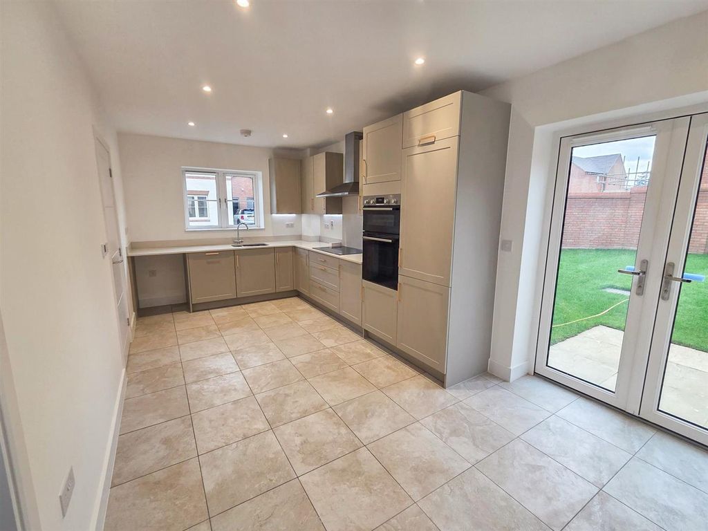 Property photo 3 of 20 Kitchen/Diner