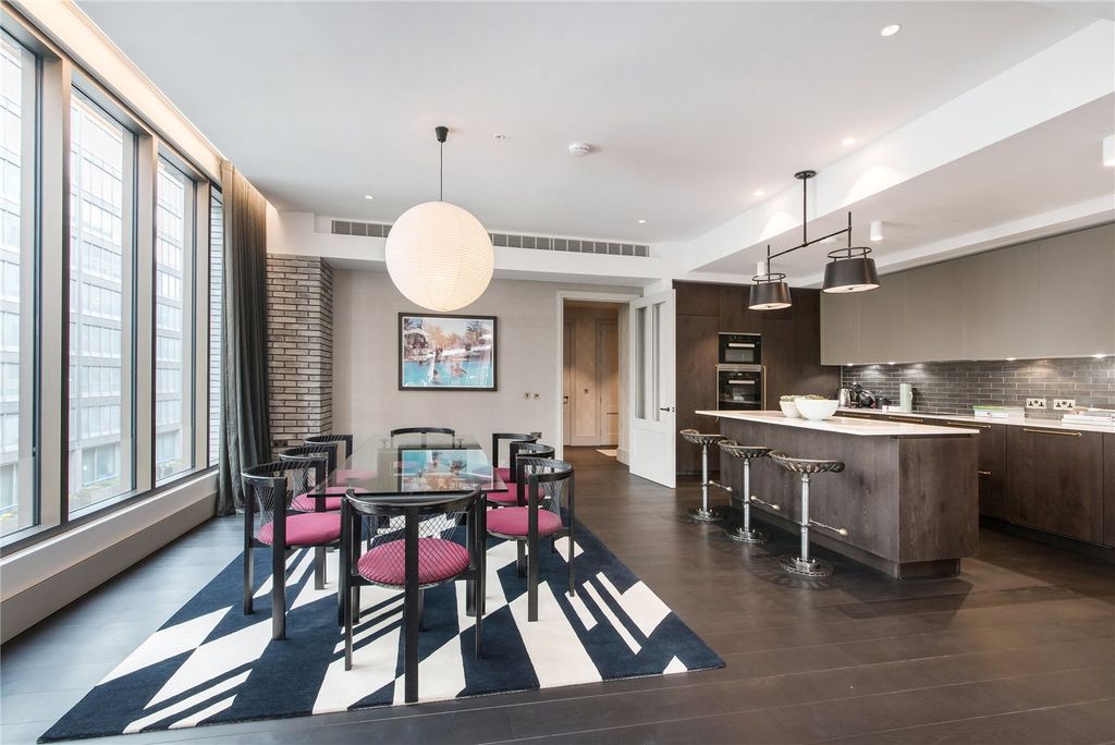 Property photo 3 of 15 Dining Area