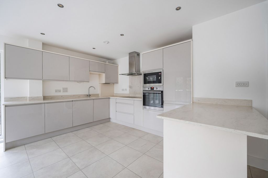 Property photo 3 of 18 1409745-13-698A03...