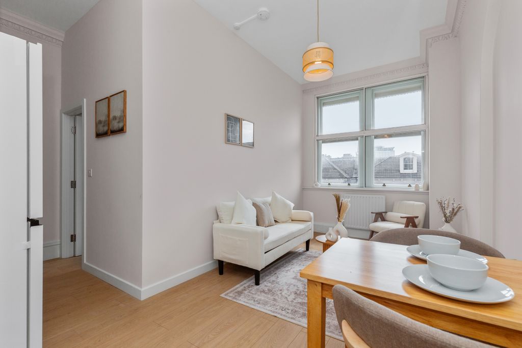 Property photo 3 of 15 Flat 14, 4 The Mansions, Earl's Court Road, London, Sw5 9Bw