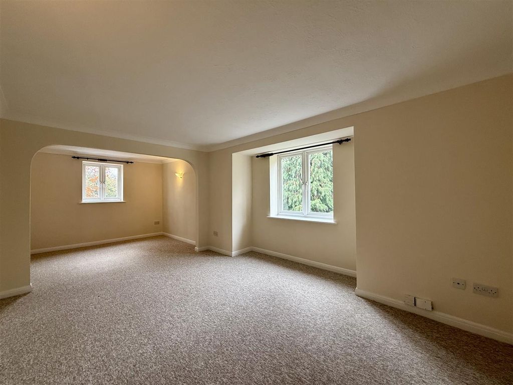 Property photo 3 of 11 Living/Dining Room