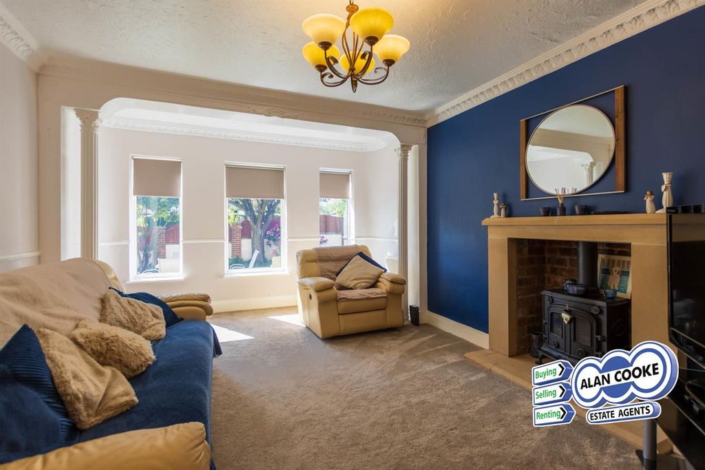 Property photo 2 of 23 Lounge