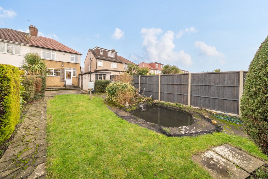 Property photo 3 of 20 1385844-17-694009...