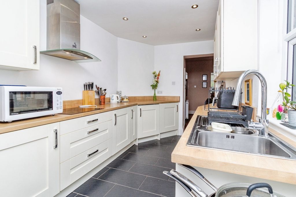 Property photo 2 of 18 4413662