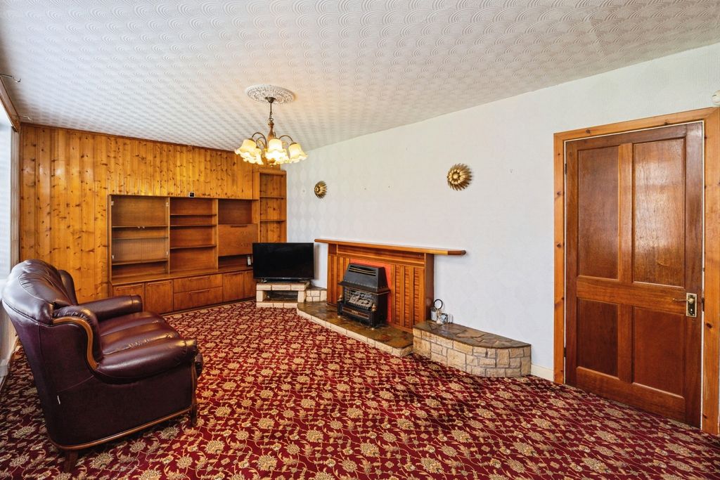 Property photo 2 of 17 Photo