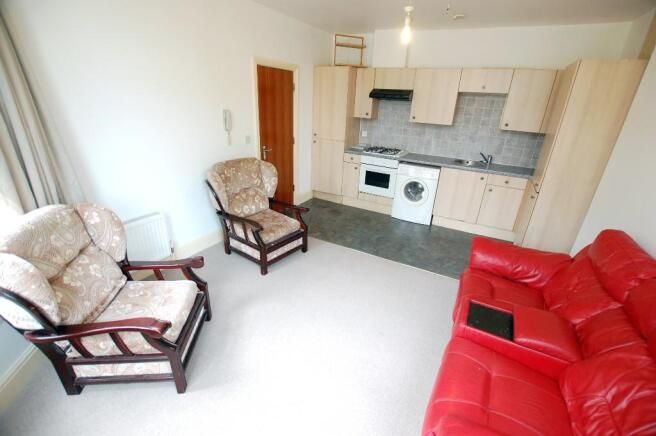 Property photo 3 of 10 120532_53_Wostenholm_Road_2Bed_Img_01_0000_Max_656x437
