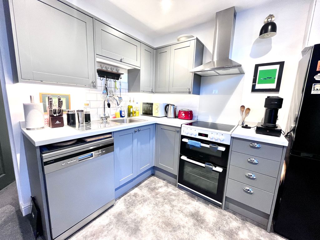 Property photo 2 of 11 Kitchen