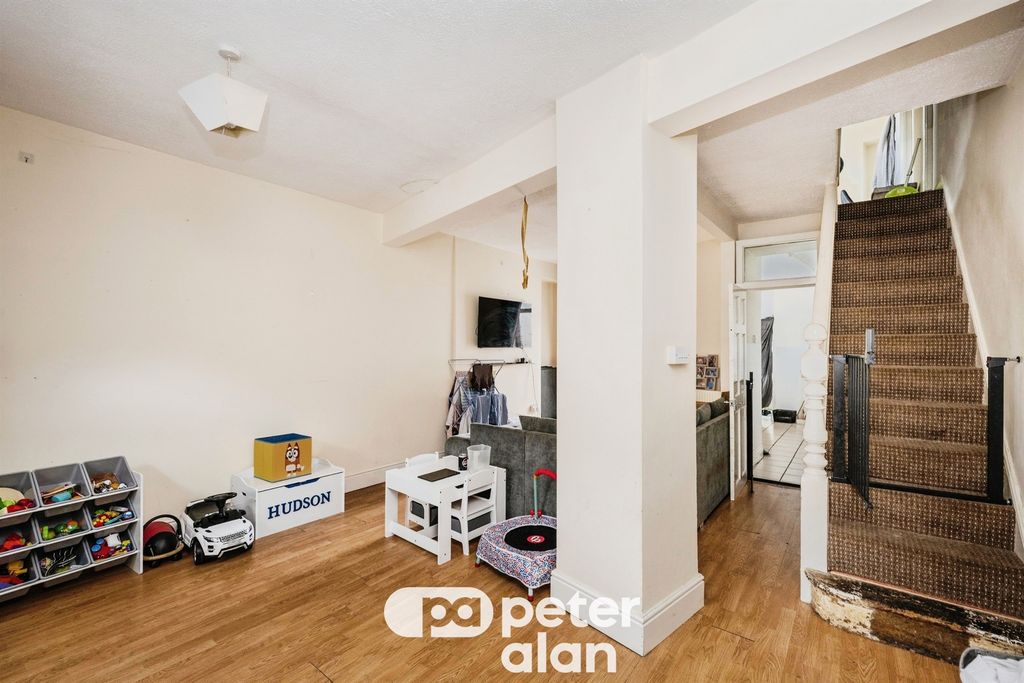 Property photo 3 of 20