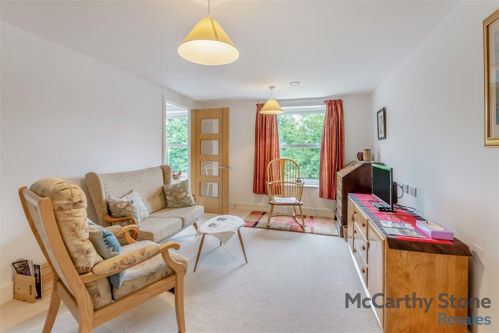 Property photo 2 of 21 8660512-Interior03.Jpg