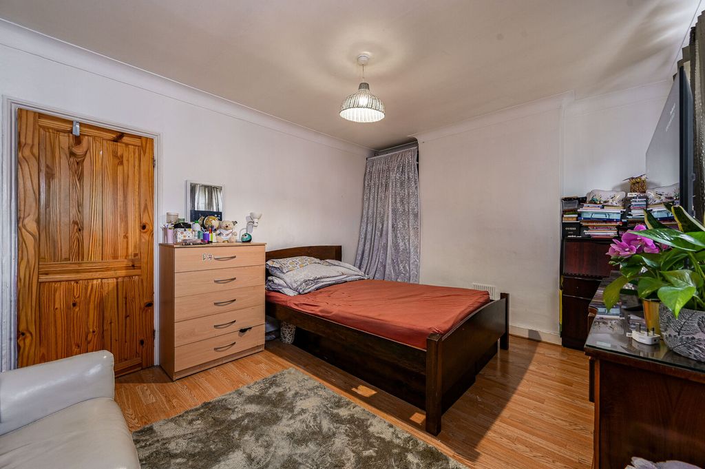 Property photo 2 of 8