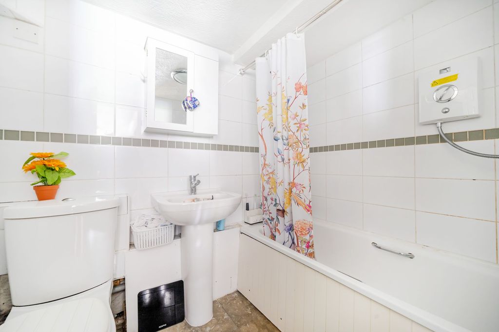 Property photo 3 of 7 Bathroom