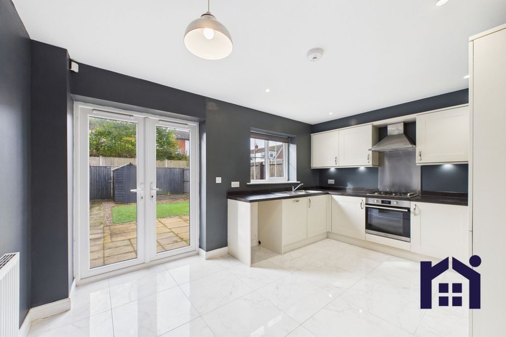 Property photo 3 of 19 Dining Kitchen