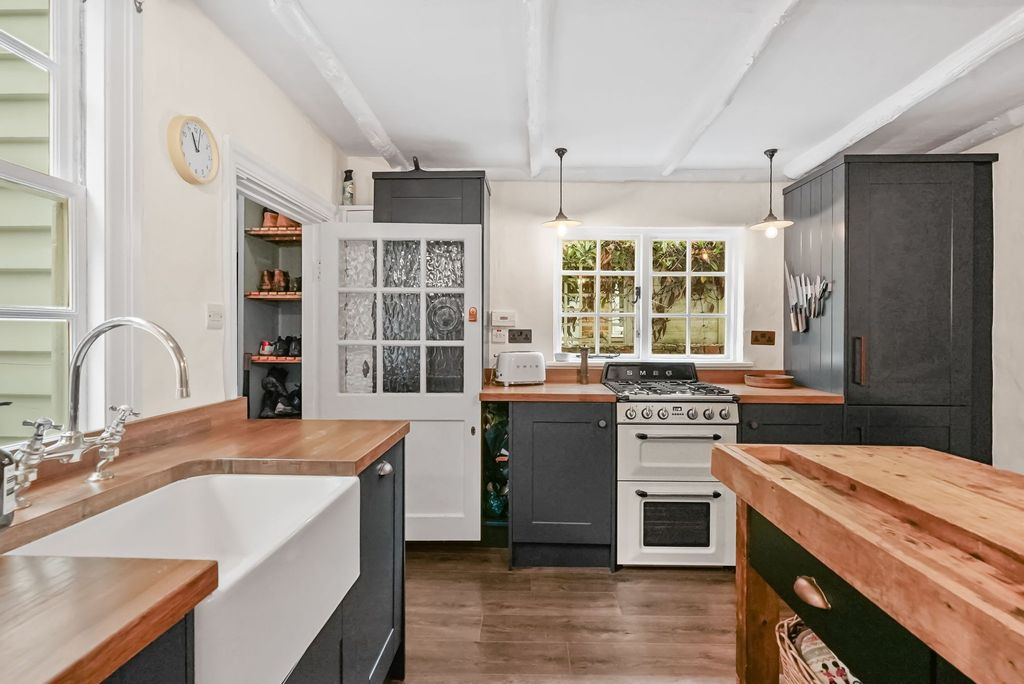 Property photo 2 of 21