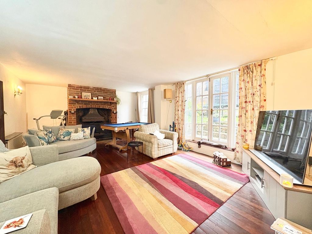 Property photo 3 of 13 Lounge