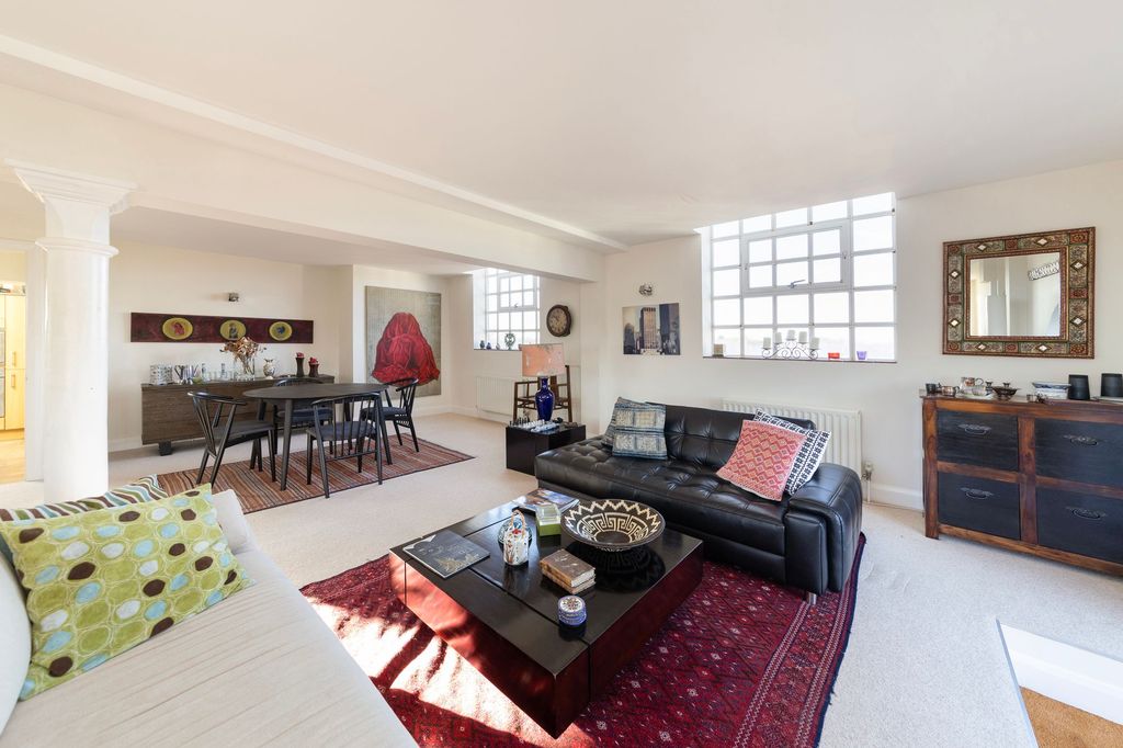 Property photo 2 of 29