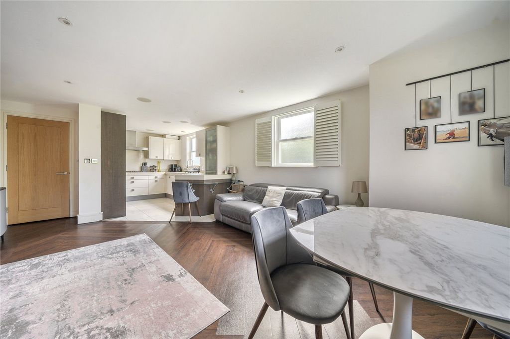 Property photo 2 of 13 Picture No. 11