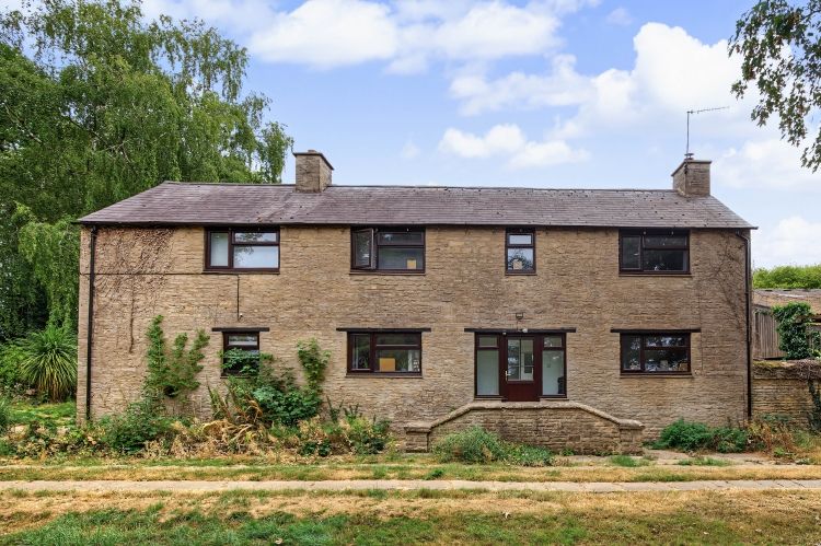 Property photo 1 of 9 335654