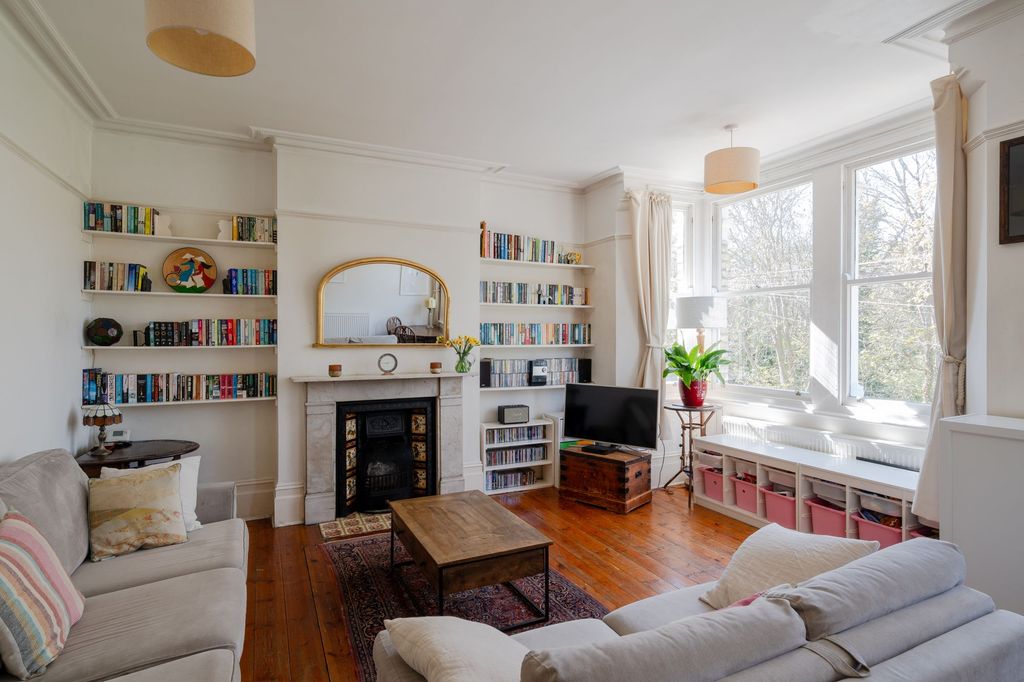 Property photo 3 of 25