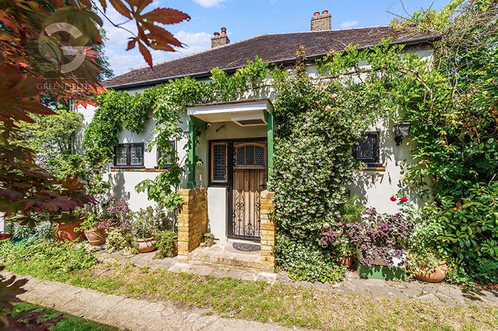 Property photo 1 of 16 Meadowview Road, West Ewell, Epsom, Surrey, Kt19 9Ts