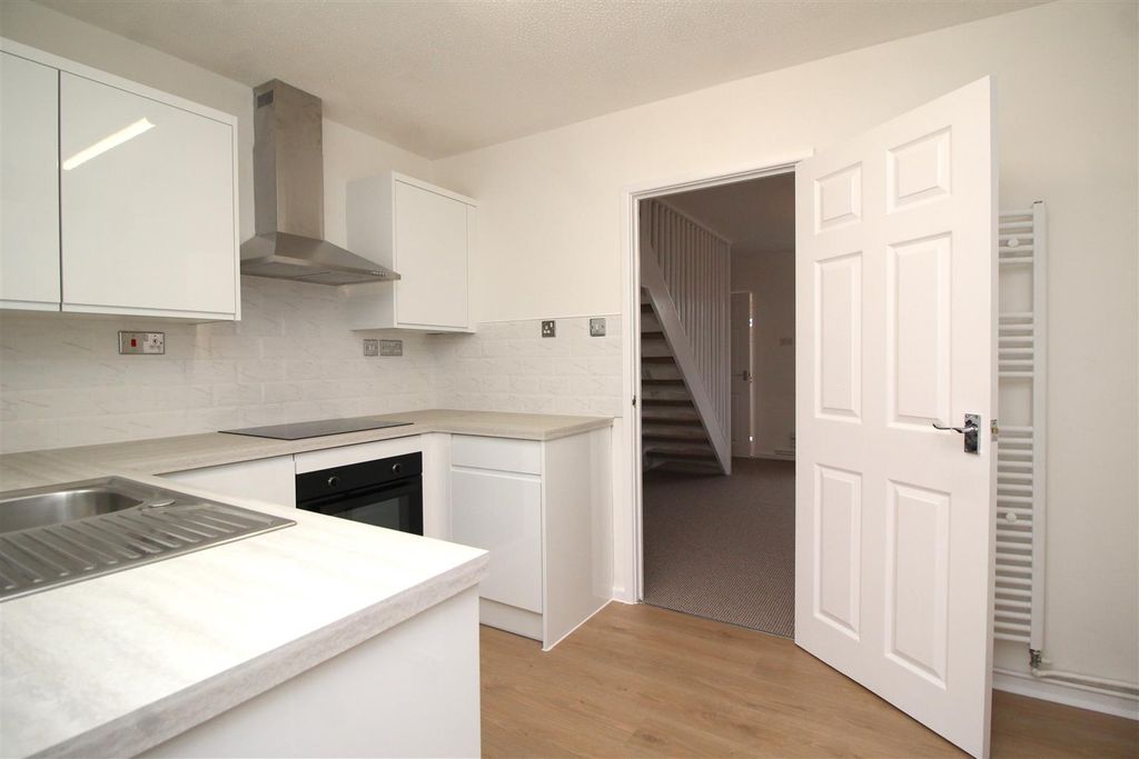 Property photo 3 of 12 Kitchen 2 .Jpg