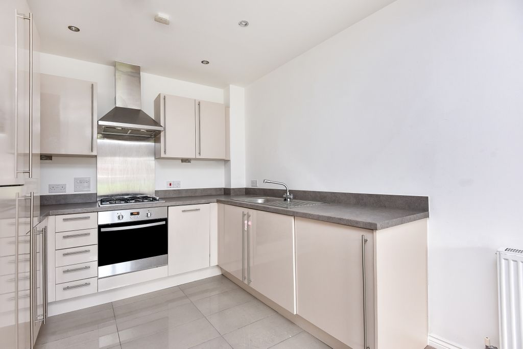 Property photo 2 of 6 Kitchen