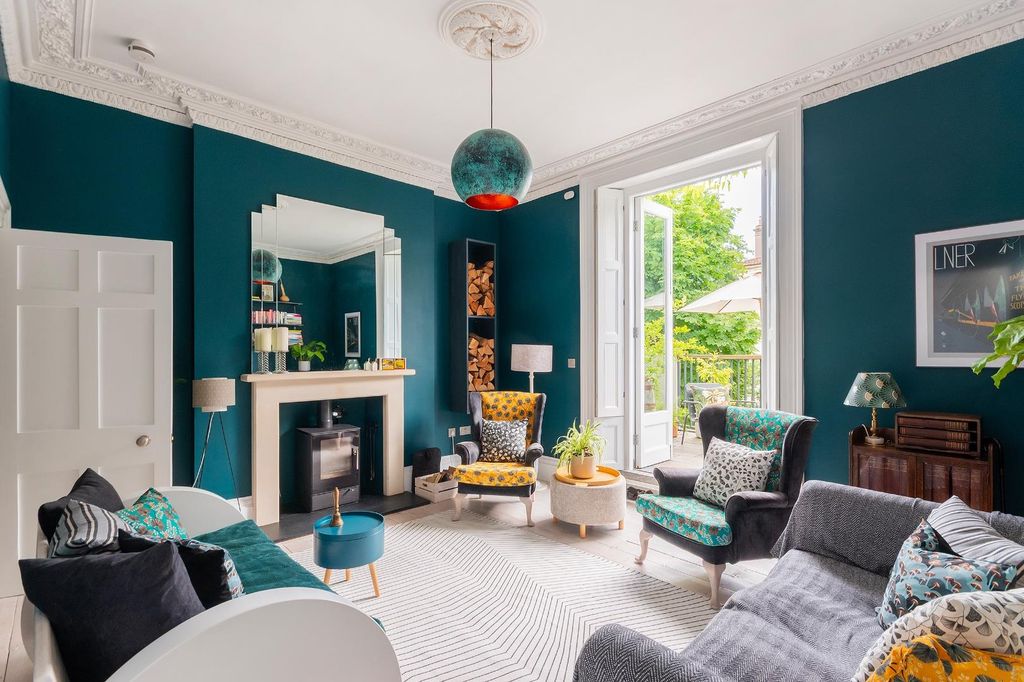 Property photo 3 of 47 1C6Rscm - Lounge D.Jpg