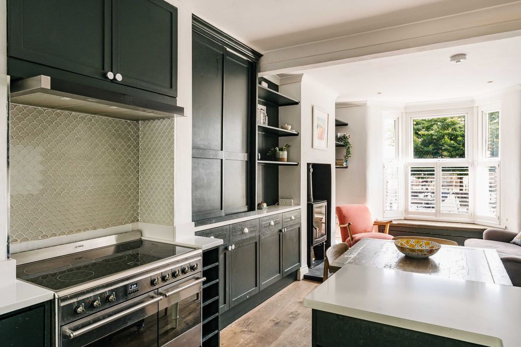 Property photo 3 of 23 Eastway E9
