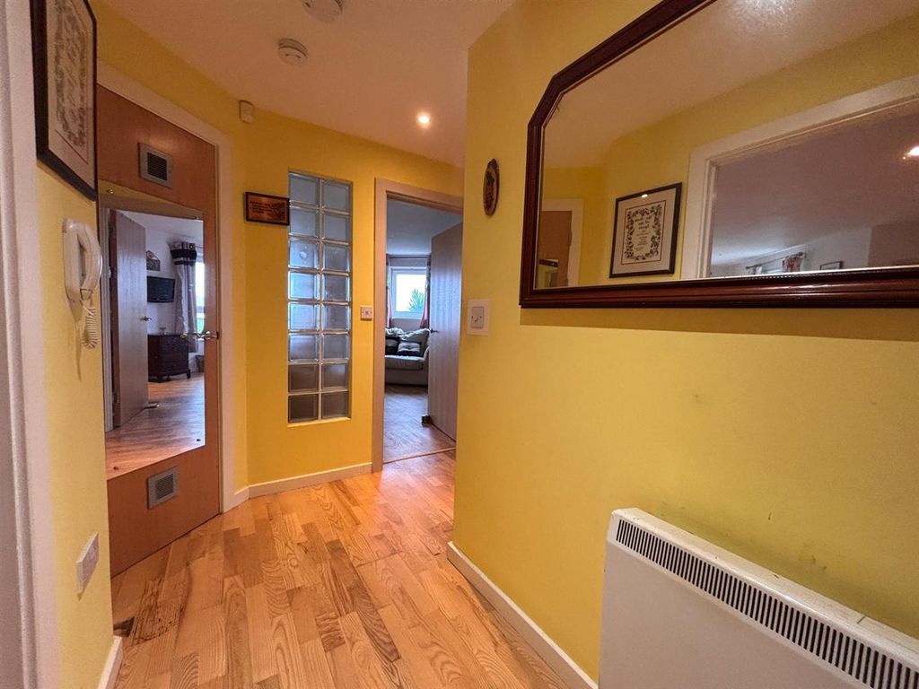 Additional image 4 of 2 bed flat for salePentre Doc Y Gogledd, Llanelli SA15