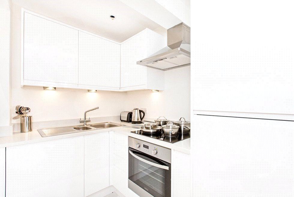 Property photo 3 of 7 Kitchen