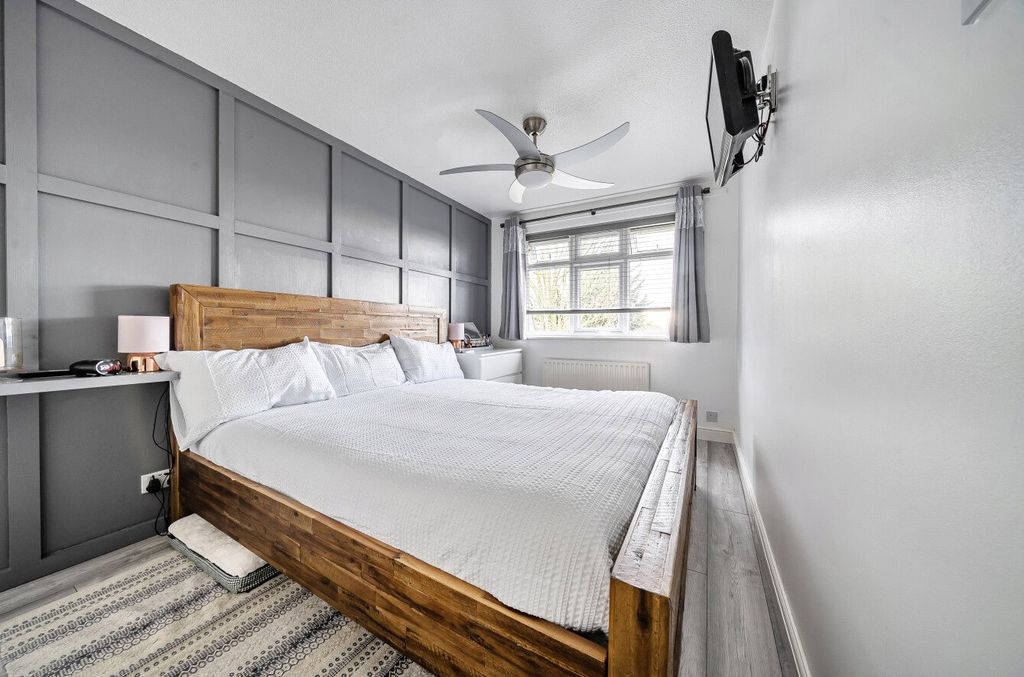 Property photo 3 of 15 1406002-13-697B55...