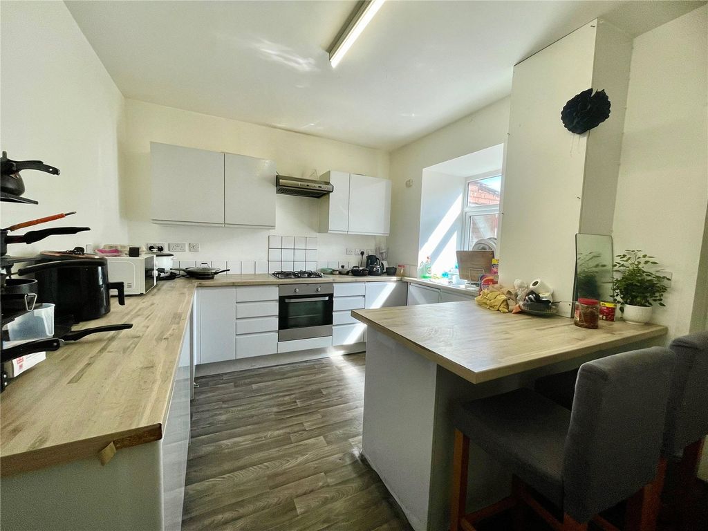 Property photo 3 of 8 Breakfast Kitchen