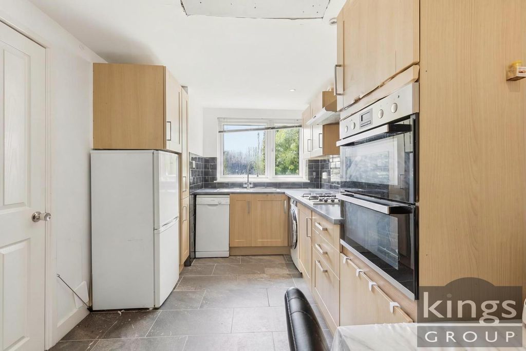 Property photo 3 of 23 Kitchen