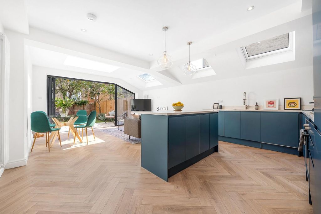 Property photo 1 of 19 Kitchen-Reception (1).Jpg