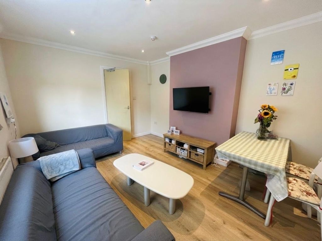 Property photo 1 of 17 Ae8811Aa-525E-4ba3-B8De-894Bca650809