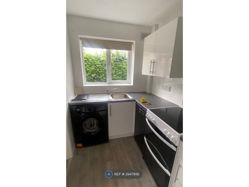 Property photo 3 of 14 Kitchen