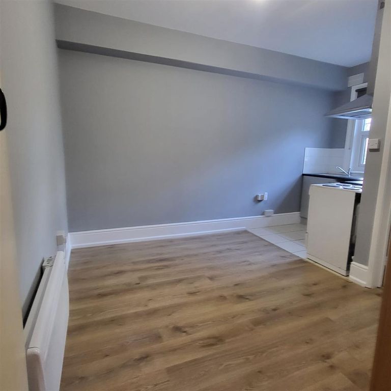 Property photo 2 of 6 Room