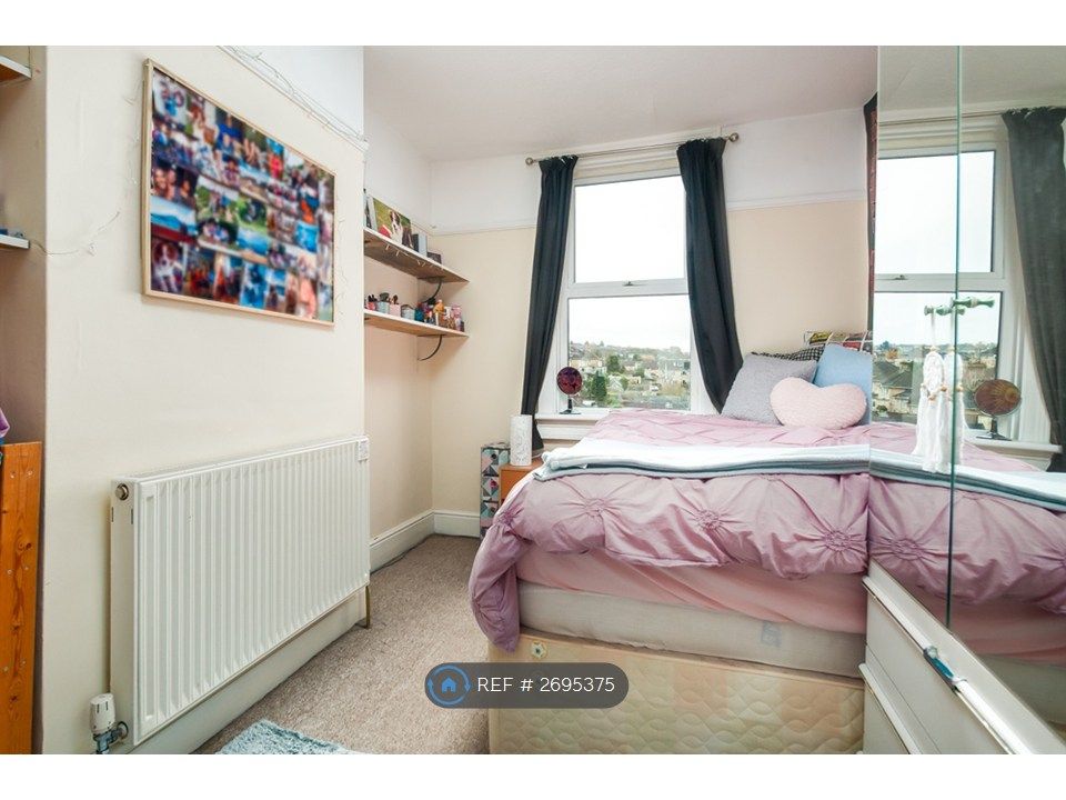 Property photo 3 of 11 Bedroom 2