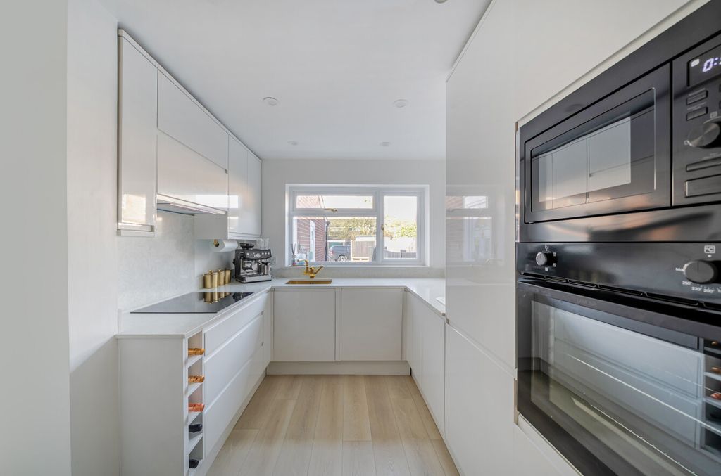 Property photo 3 of 25 1419163-8-699Ed64...