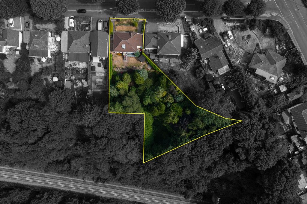 Property photo 2 of 32 Boundary