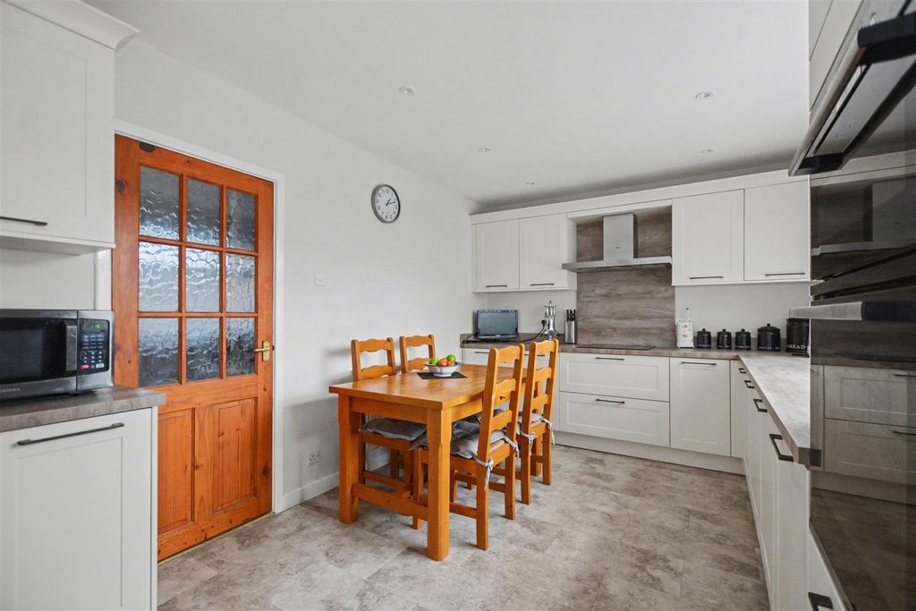 Property photo 3 of 17 Kitchen Diner