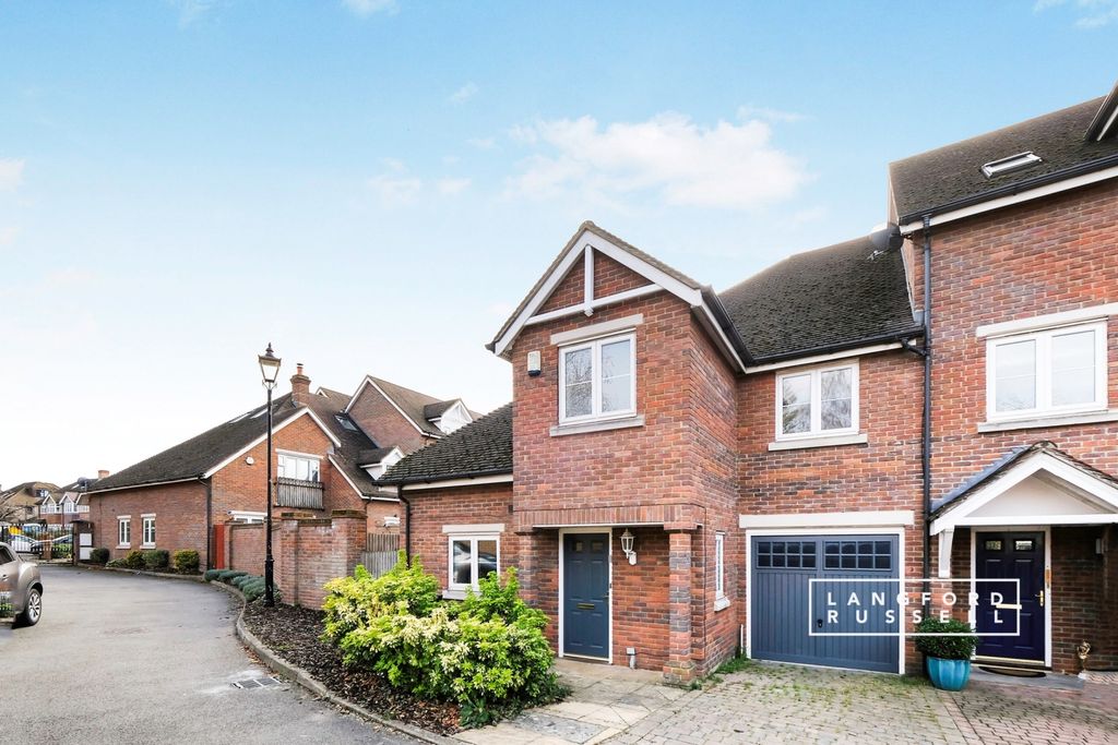 Property photo 1 of 11 External