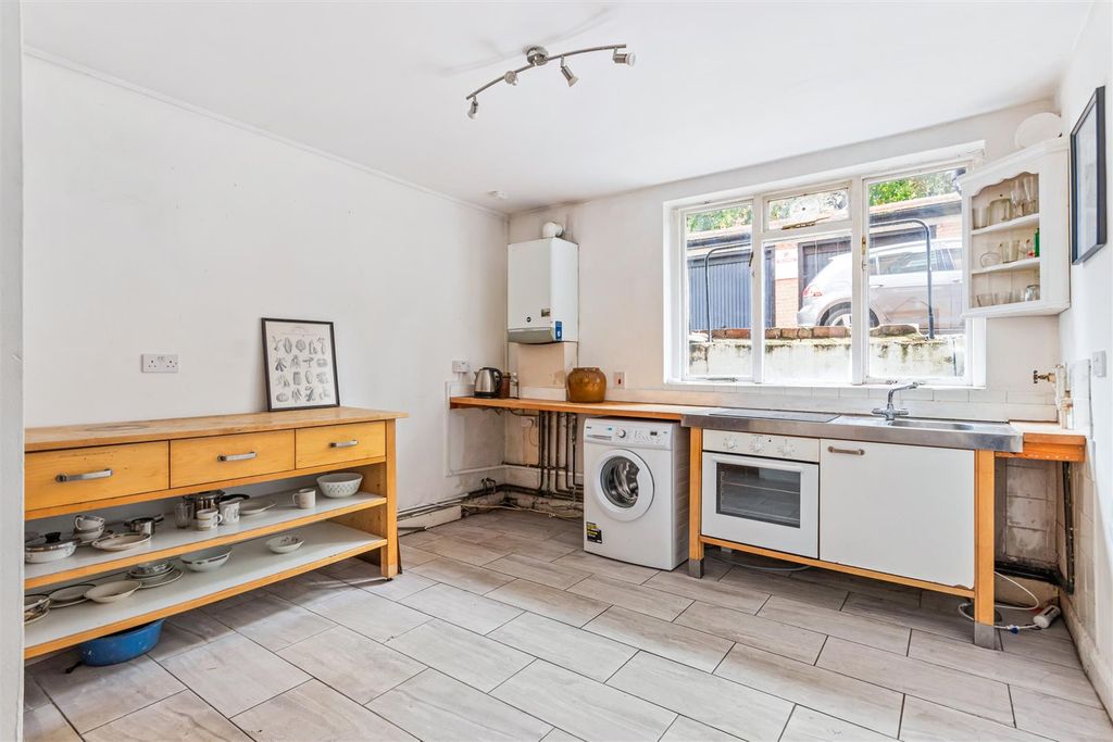 Property photo 3 of 12 Kitchen