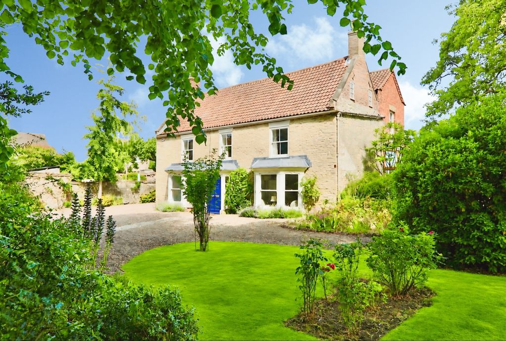 Property photo 1 of 28 5272071